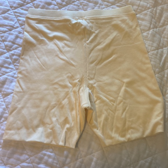 WHITEFOX.   Offstage Ribbed Bike Shorts Vanilla
Large - Picture 4 of 5